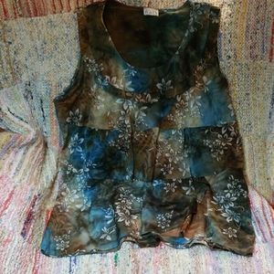 Women's sleeveless flowy ruffled layered blouse